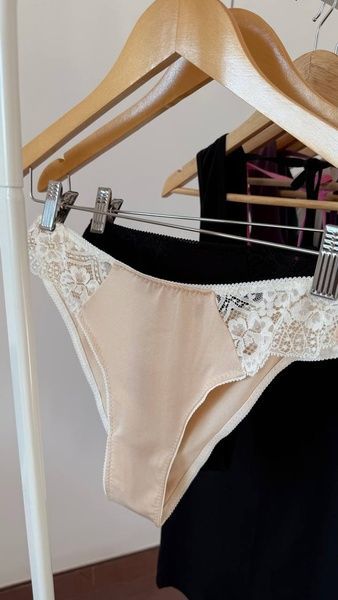 Бікіні із шовковистої віскози з мереживом бежеві bikini-iz-shovkovystoi-viskozy-z-merezhyvom-bezhevi фото