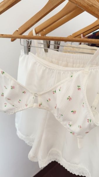 Бавовняний бралет молочний в квіти bavovnianyi-bralet-molochnyi-v-kvity фото