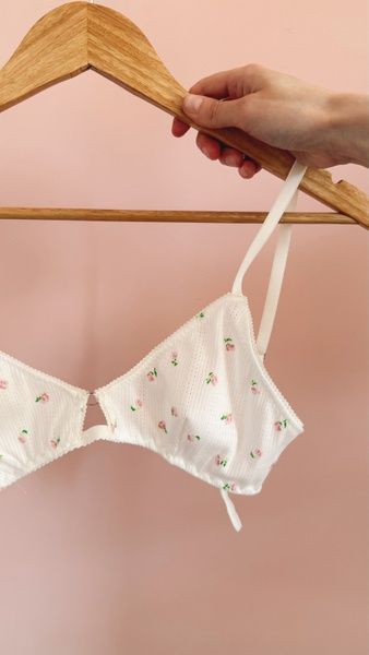 Бавовняний бралет молочний в квіти bavovnianyi-bralet-molochnyi-v-kvity фото